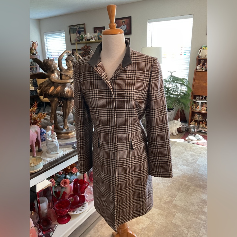 TAHARI Arthur S. Levine Beautiful Brown Plaid Pant Suite 8